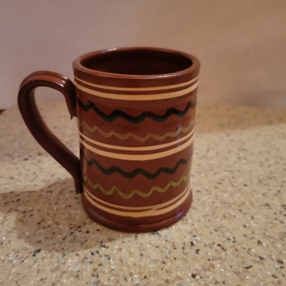 SJP Green Pottery Mug - Picture 5 of 5